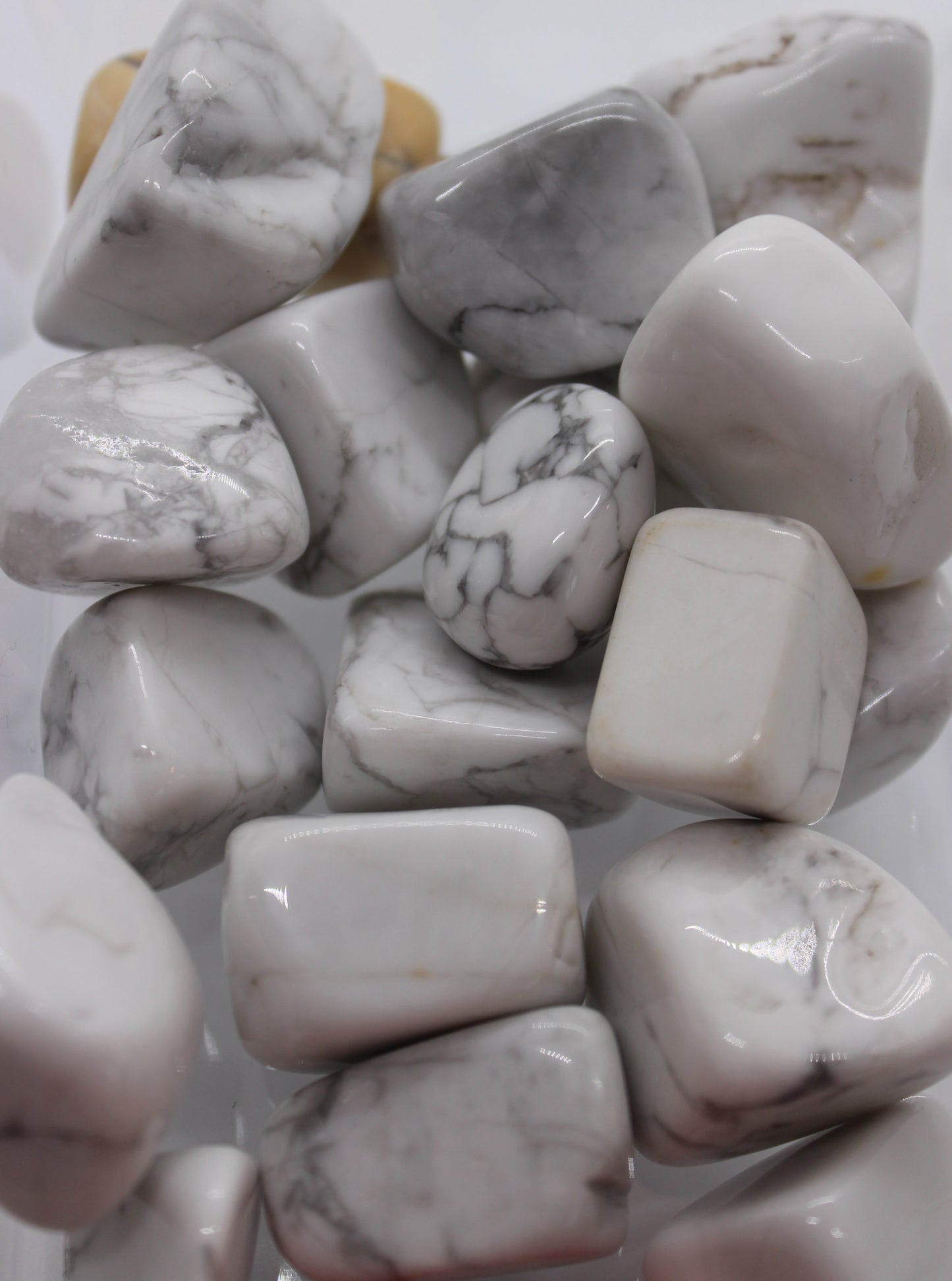 Howlite Tumble